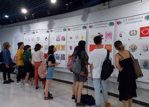 藝術(shù)學(xué)院2019喜迎新生暨美育教育系列活動(dòng) 第五屆中國設(shè)計(jì)院校大學(xué)生生肖文化設(shè)計(jì)大賽入選與特邀作品展在渝成功舉辦